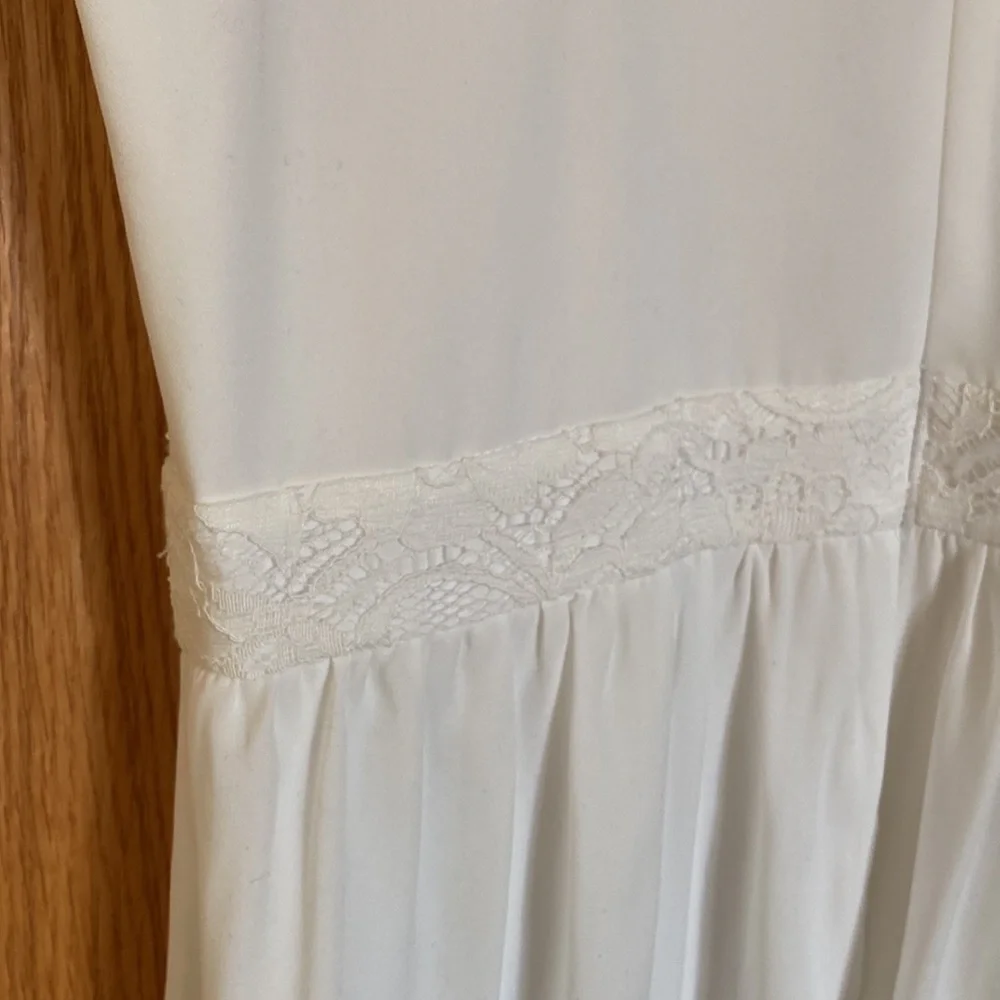 ASOS US Size 8 Flowy White Short Sleeved Dress w Lace Accents Falls Below Knee - Picture 4 of 8